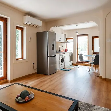 Appartement 2-bedroom Flat - Sunny Balcony