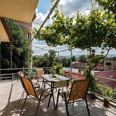 2-bedroom Flat - Sunny Balcony Lägenhet *